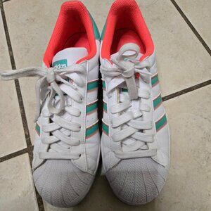 Kid's Adidas size 7 (women's size 8)